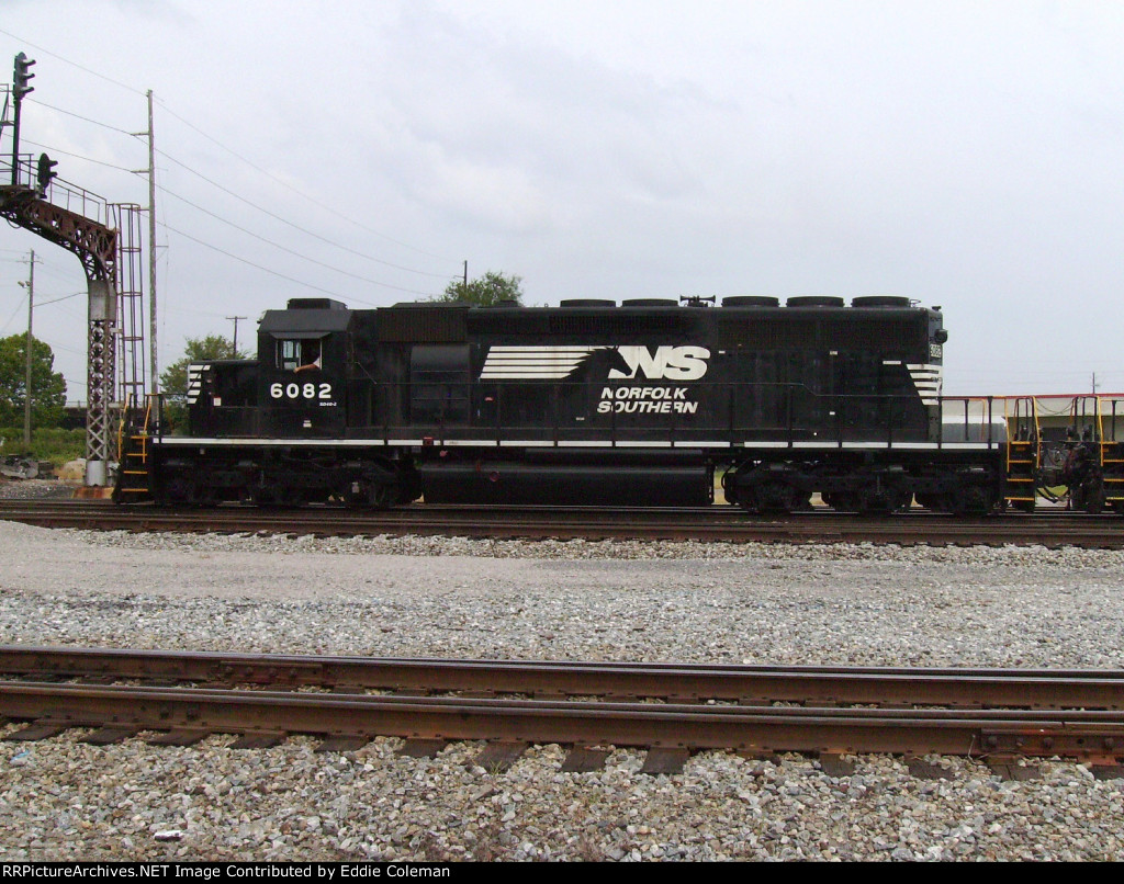 NS 6082 (SD40-2) - Blt. 2/75 as NW 6082